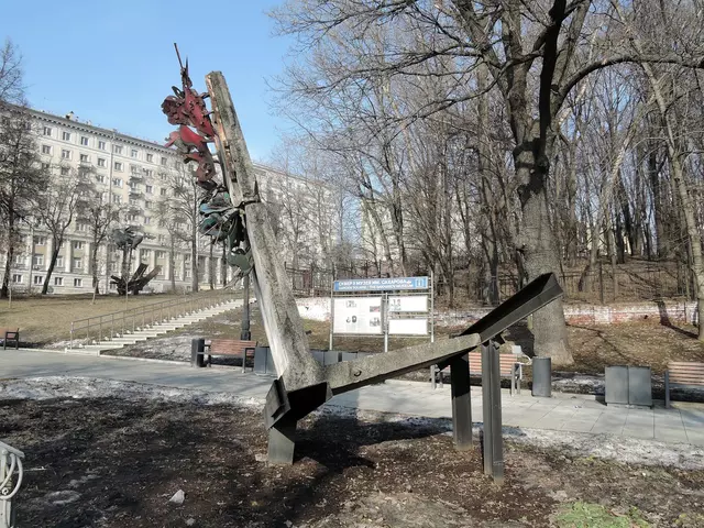 Сквер имени Сахарова. Памятник Свободе.