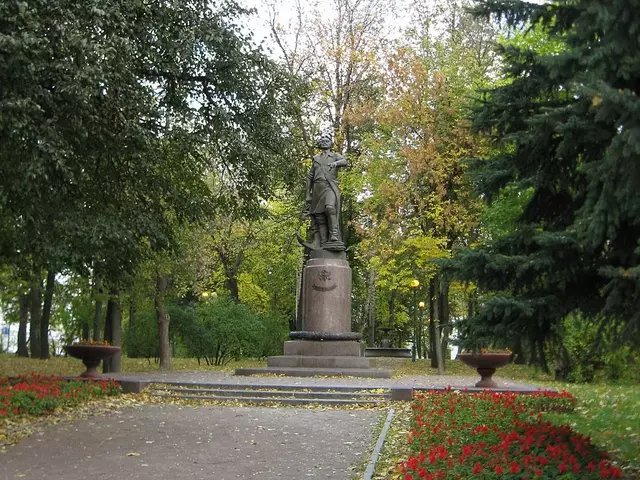 Государев Двор в Измайлово. Памятник Петру I.