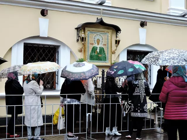 Покровский женский монастырь. Икона Матроны Московской.