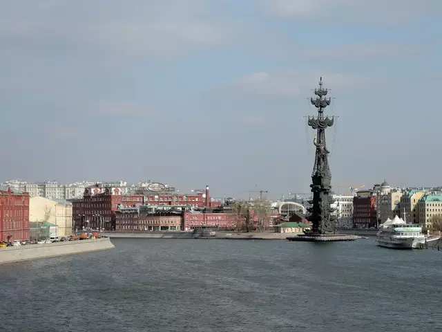 Крымский мост и Москва-река