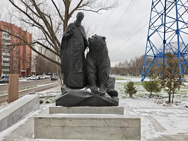 Преподобный Сергий приручает медведя Преподобный Сергий приручает медведя