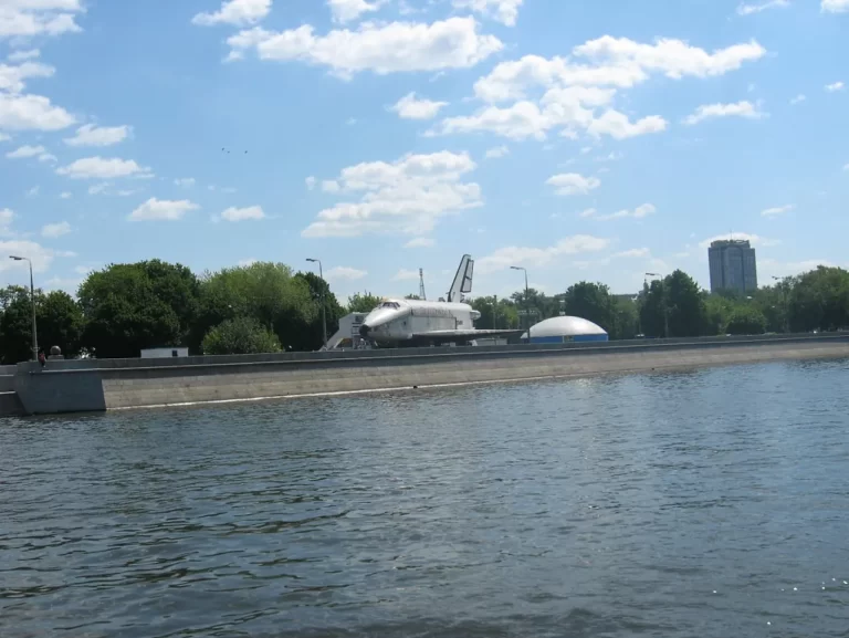 Макет космического корабля «Буран» в парке Горького