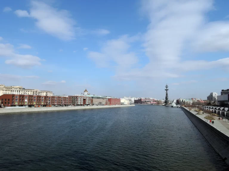 река москва вид с крымского моста