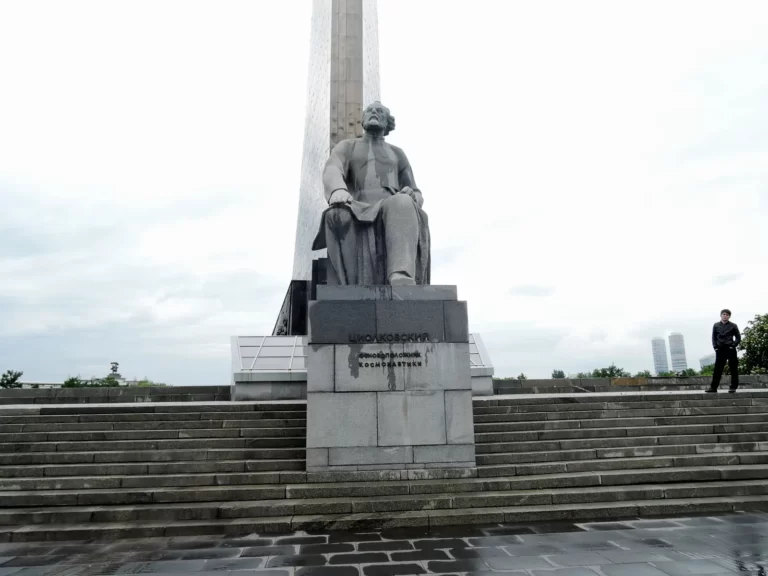 Памятник К.Э.Циолковскому
