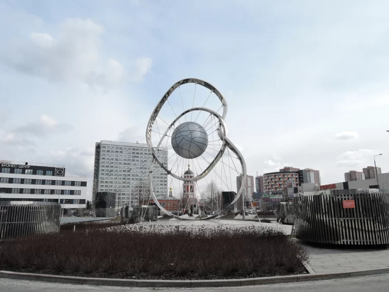 Скульптура Московские кольца